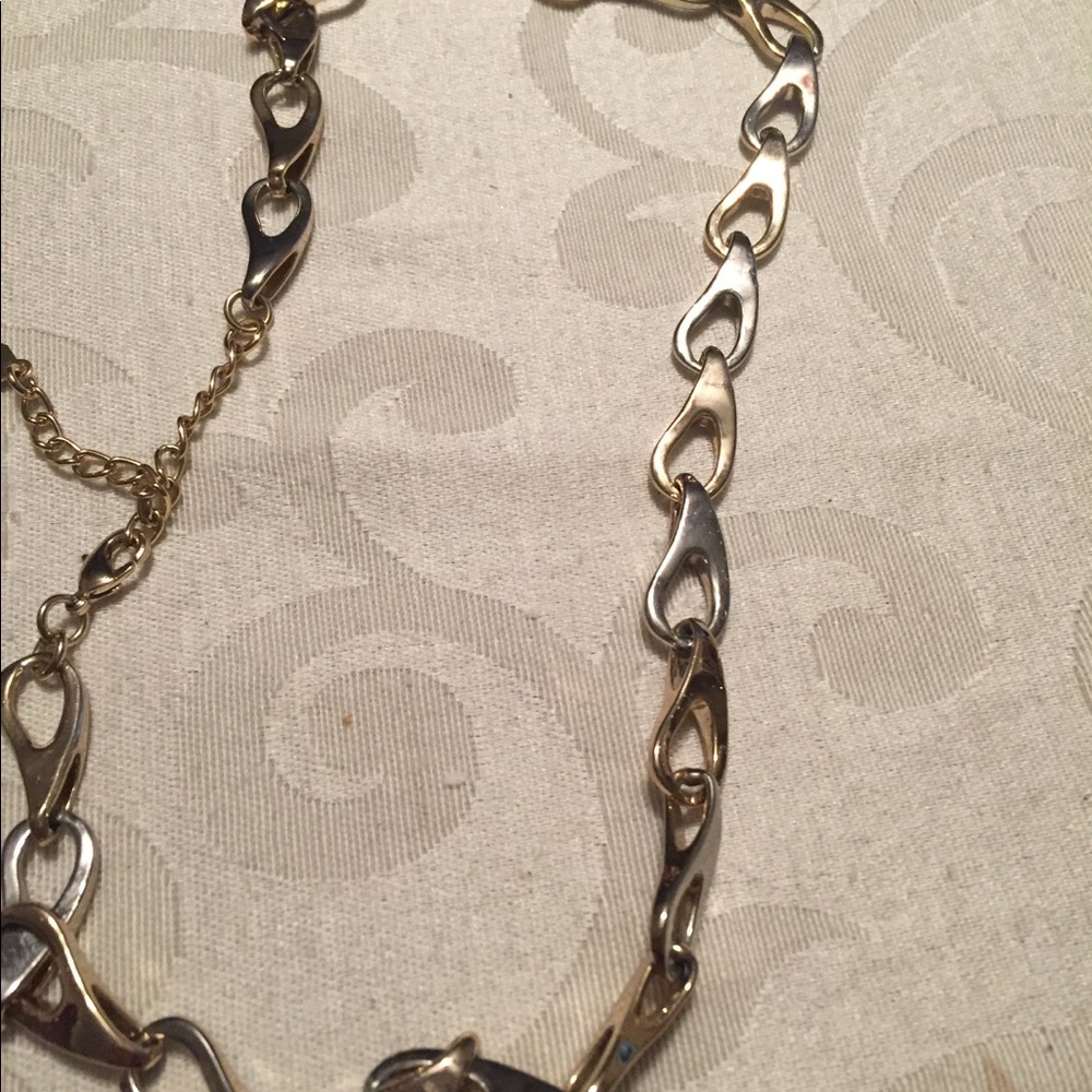 Looped necklace